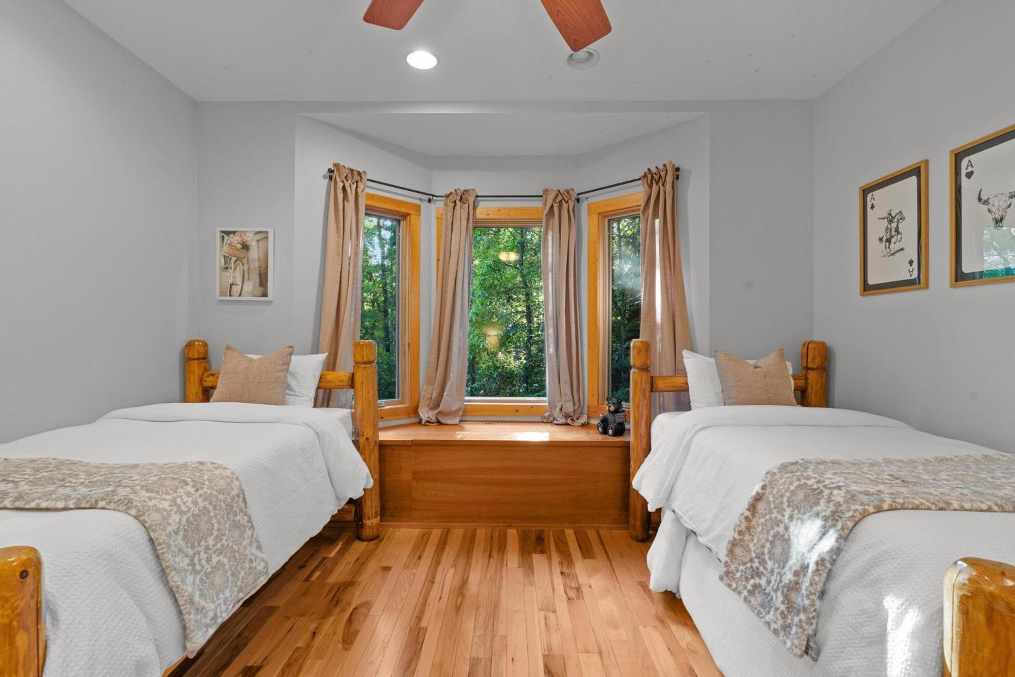 Lux Mtn Cabin - Hot Tub, Fire Pit, Game Room Franklin Exterior foto